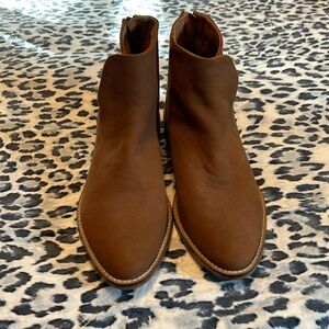 Free people brown ankle boots size 38 excellent condition zippers up the back